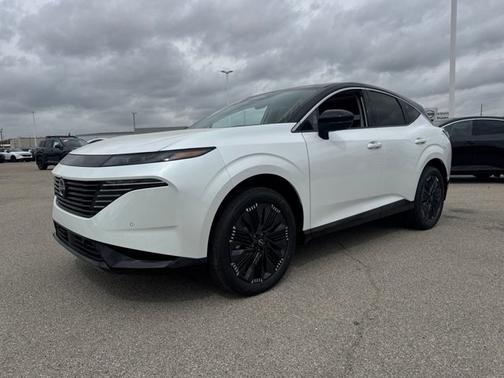 Everest White Pearl Tricoat/Super Black 2026 Nissan Murano Platinum