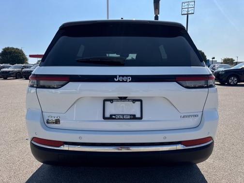 Bright White Clearcoat 2024 Jeep Grand Cherokee Limited