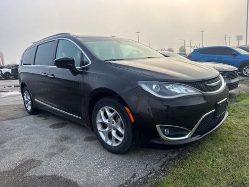 Dark Cordovan Pearlcoat 2017 Chrysler Pacifica Touring-L