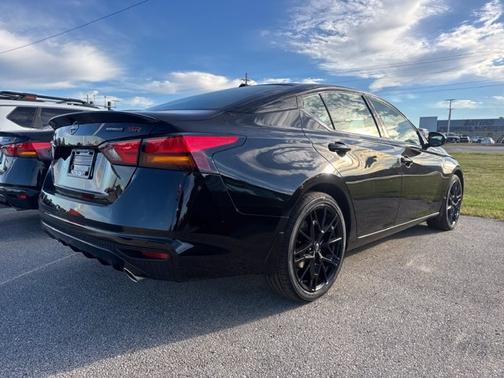 Super Black 2026 Nissan Altima SR