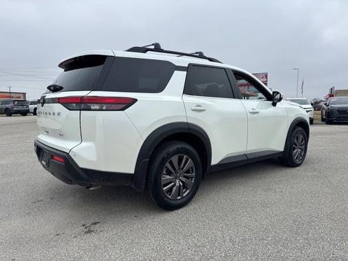2024 Nissan Pathfinder SV