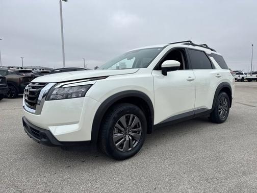 2024 Nissan Pathfinder SV