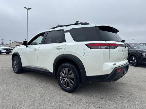 2024 Nissan Pathfinder SV