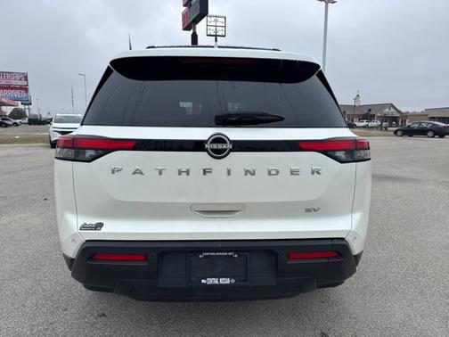 2024 Nissan Pathfinder SV