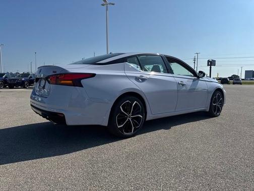 2025 Nissan Altima SR