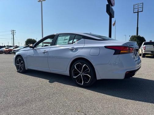 2025 Nissan Altima SR