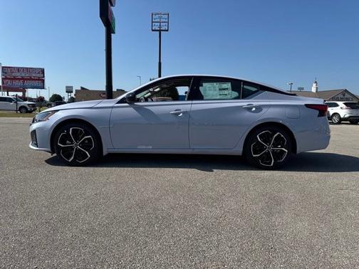 2025 Nissan Altima SR