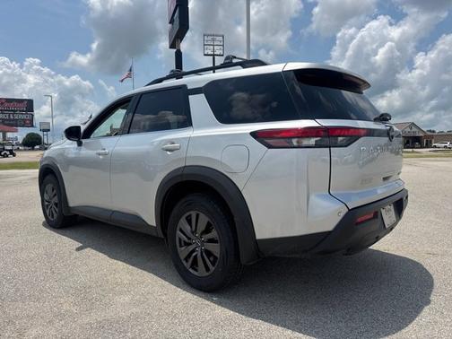 Brilliant Silver Metallic 2022 Nissan Pathfinder SV