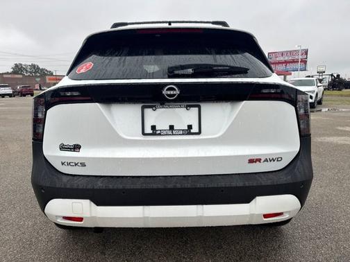 2026 Nissan Kicks SR