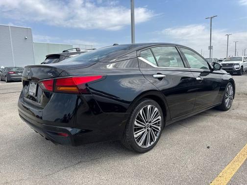Super Black 2023 Nissan Altima 2.5 SL