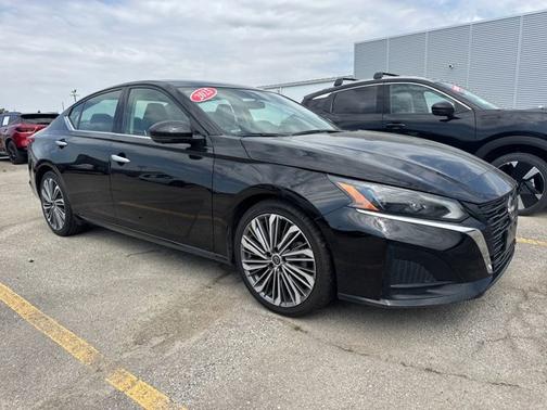 Super Black 2023 Nissan Altima 2.5 SL