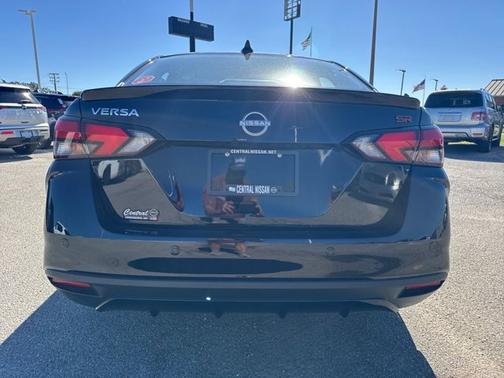 2025 Nissan Versa SR