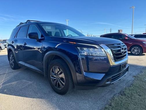 2022 Nissan Pathfinder SV