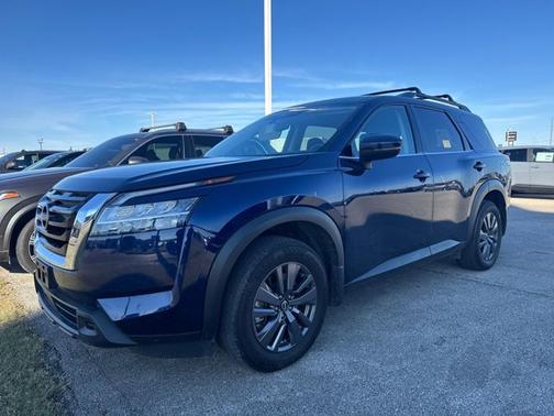 2022 Nissan Pathfinder SV