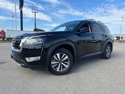 Super Black 2025 Nissan Pathfinder SL