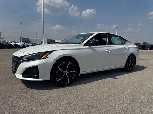 2025 Nissan Altima SR