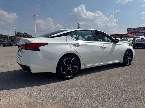 2025 Nissan Altima SR