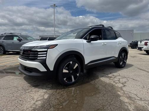 Aspen White Tricoat/Super Black 2026 Nissan Kicks SR