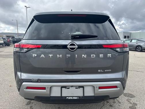 2024 Nissan Pathfinder SL