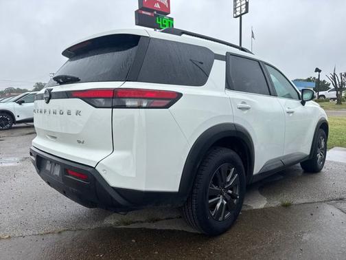 Glacier White 2024 Nissan Pathfinder SV
