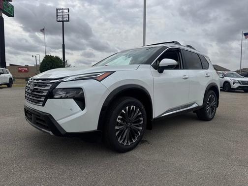 Everest White Pearl Tricoat 2026 Nissan Rogue Platinum