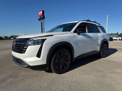 Everest White Pearl Tricoat 2026 Nissan Pathfinder SL