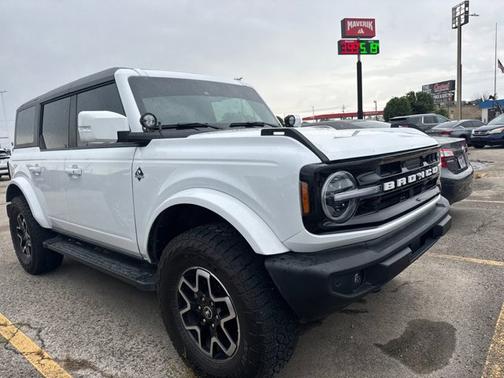 Oxford White 2023 Ford Bronco Outer Banks