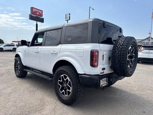 Oxford White 2023 Ford Bronco Outer Banks