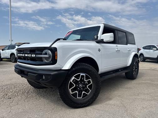 Oxford White 2023 Ford Bronco Outer Banks