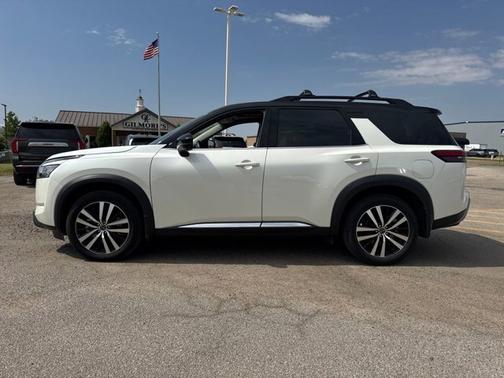 Pearl White Tricoat/Super Black 2024 Nissan Pathfinder Platinum