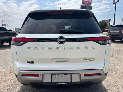 Pearl White Tricoat/Super Black 2024 Nissan Pathfinder Platinum