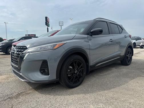 Boulder Gray Pearl 2024 Nissan Kicks SR