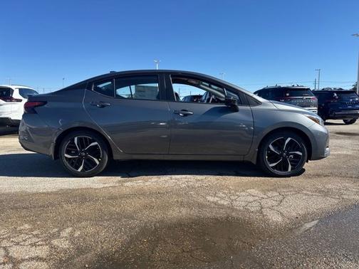 2025 Nissan Versa SR