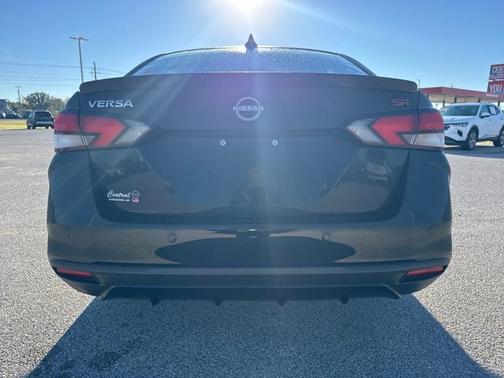 2025 Nissan Versa SR