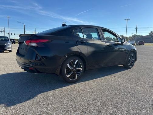 2025 Nissan Versa SR