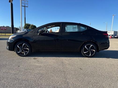 2025 Nissan Versa SR