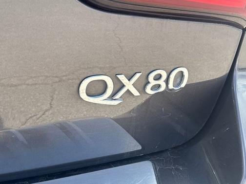 2024 INFINITI QX80 LUXE