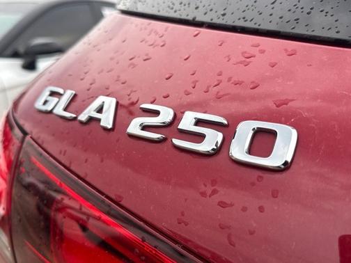 2021 Mercedes-Benz GLA 250 Base 4MATIC