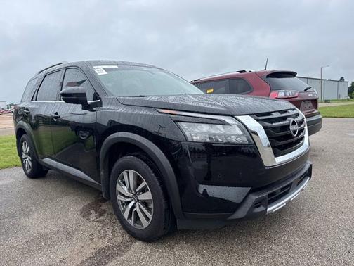 Super Black 2025 Nissan Pathfinder SL
