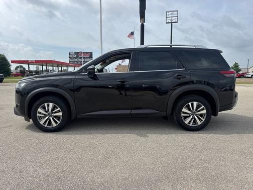 Super Black 2025 Nissan Pathfinder SL