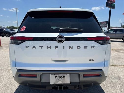 Everest White Pearl Tricoat 2026 Nissan Pathfinder SL
