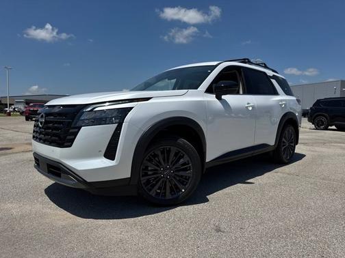 Everest White Pearl Tricoat 2026 Nissan Pathfinder SL