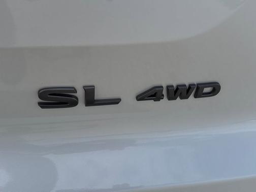 Everest White Pearl Tricoat 2026 Nissan Pathfinder SL