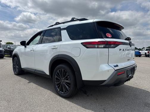 Everest White Pearl Tricoat 2026 Nissan Pathfinder SL