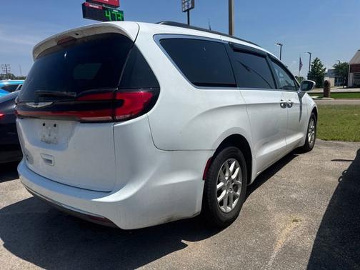 Bright White Clearcoat 2022 Chrysler Pacifica Touring L