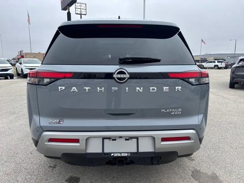 2025 Nissan Pathfinder Platinum