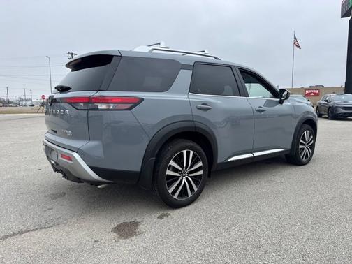 2025 Nissan Pathfinder Platinum