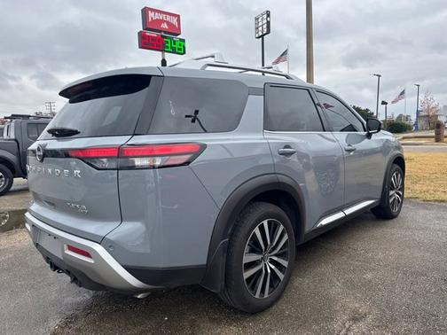 2025 Nissan Pathfinder Platinum