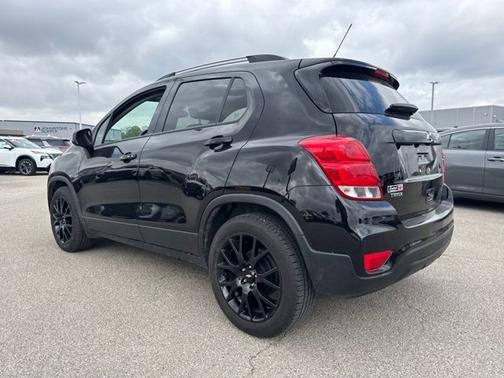 Mosaic Black Metallic 2022 Chevrolet Trax LT