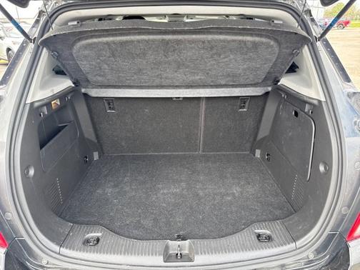 Mosaic Black Metallic 2022 Chevrolet Trax LT